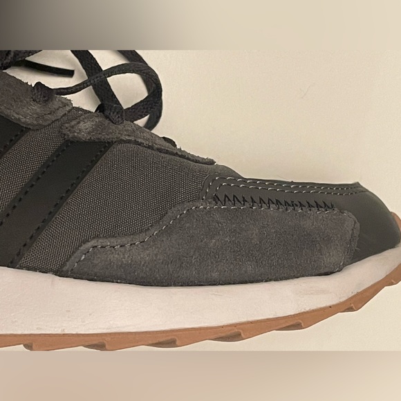 ADIDAS RETRO RUN DARK GRAY SNEAKERS, 3 SIDE STRIPES PINK ACCENTS, WOMEN’S SIZE 8 - Picture 11 of 12